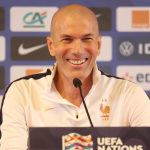 Zinédine Zidane souriant en conférence de presse avant Belgique-France en Ligue des Nations
