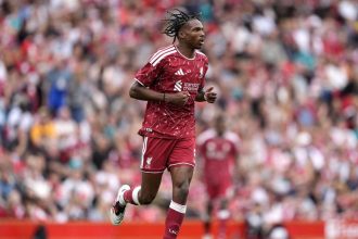 Jérémy Jacquet sous le maillot de Liverpool, pré-sélectionné par Zinédine Zidane en équipe de France