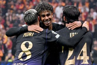 Joueurs du FC Barcelone célébrant un but lors de la victoire à Galatasaray en Ligue des champions
