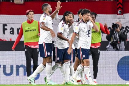 Joueurs du Bayern Munich célébrant un but à Fribourg lors de la 7e journée de Bundesliga