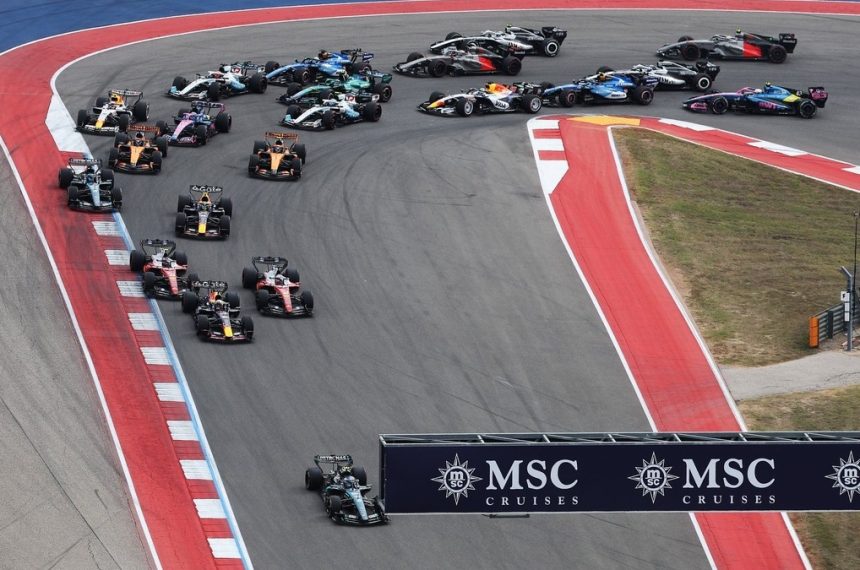 Départ du GP des États-Unis 2026 à Austin avec la Mercedes de Kimi Antonelli en tête