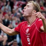 Rasmus Højlund célèbre son but face au Portugal en Ligue des nations à Copenhague