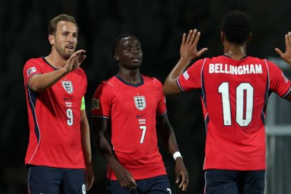 Harry Kane, Bukayo Saka et Jude Bellingham célèbrent un but lors de Croatie-Angleterre en Ligue des nations