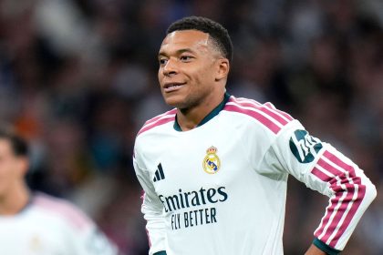 Kylian Mbappé sous le maillot du Real Madrid lors d'un match de Ligue des champions