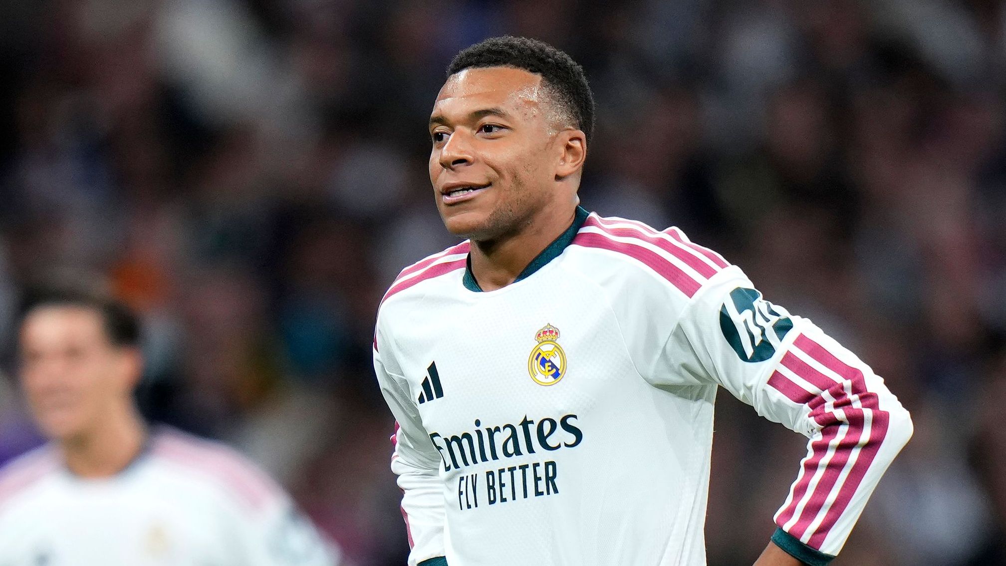 Kylian Mbappé sous le maillot du Real Madrid lors d'un match de Ligue des champions