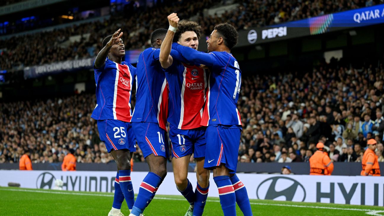 Les joueurs du PSG célèbrent un but contre Manchester City en Ligue des champions