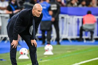 Zinédine Zidane au bord du terrain lors de France-Italie (1-1) au Stade de France, Ligue des nations, 2 octobre 2026
